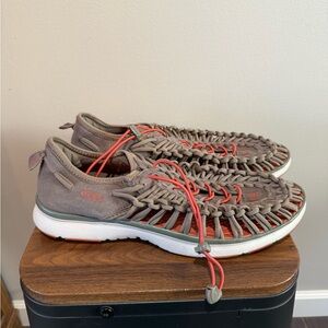 KEEN Uneek O2 sandals Men’s 12 Outdoor Breathable Hiking Water Shoes